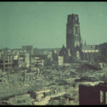Het_verwoeste_Hang_met_de_Steigersgracht_en_Sint-Laurenskerk_1940
